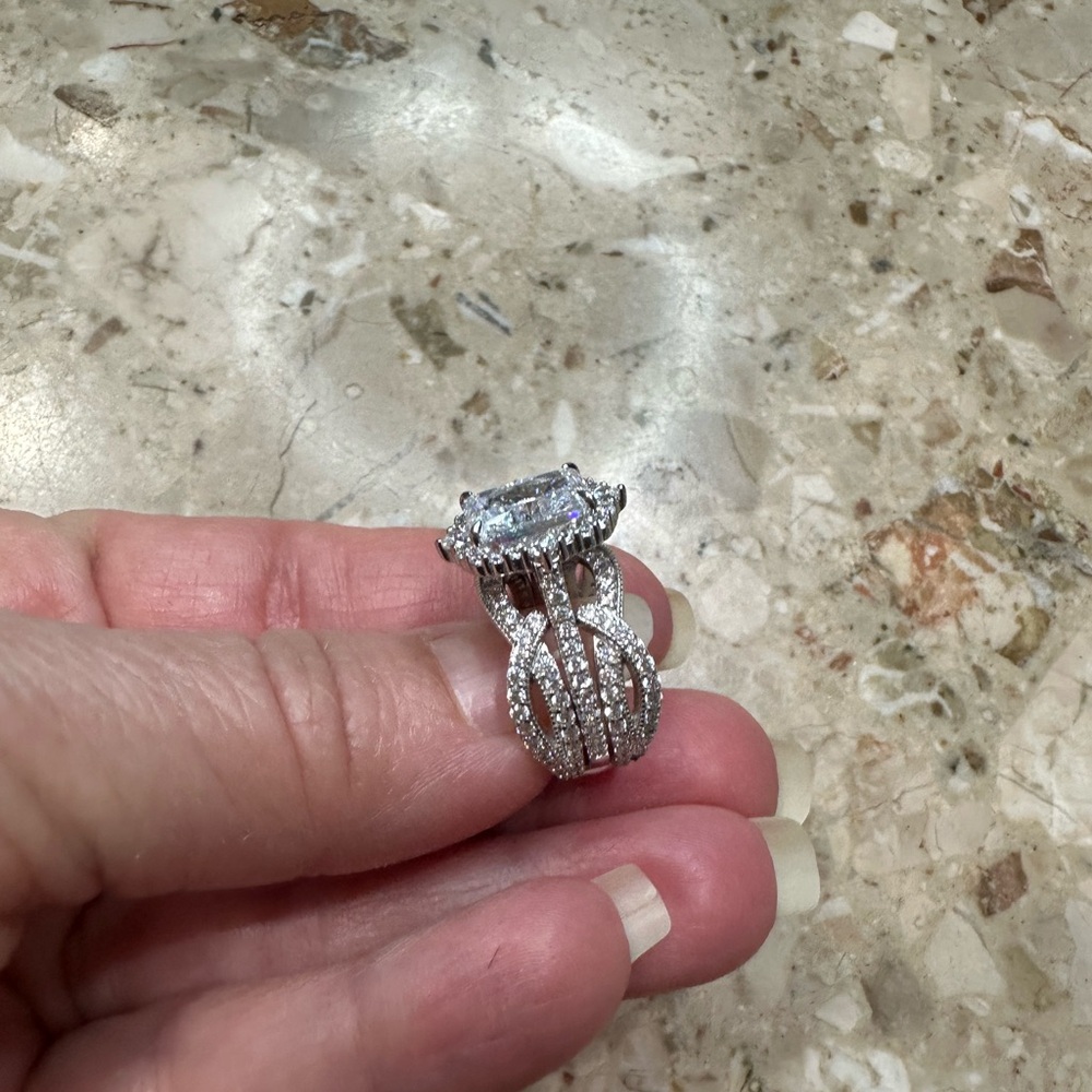 Elegant Silver Women's Ring - Picture 5 of 12